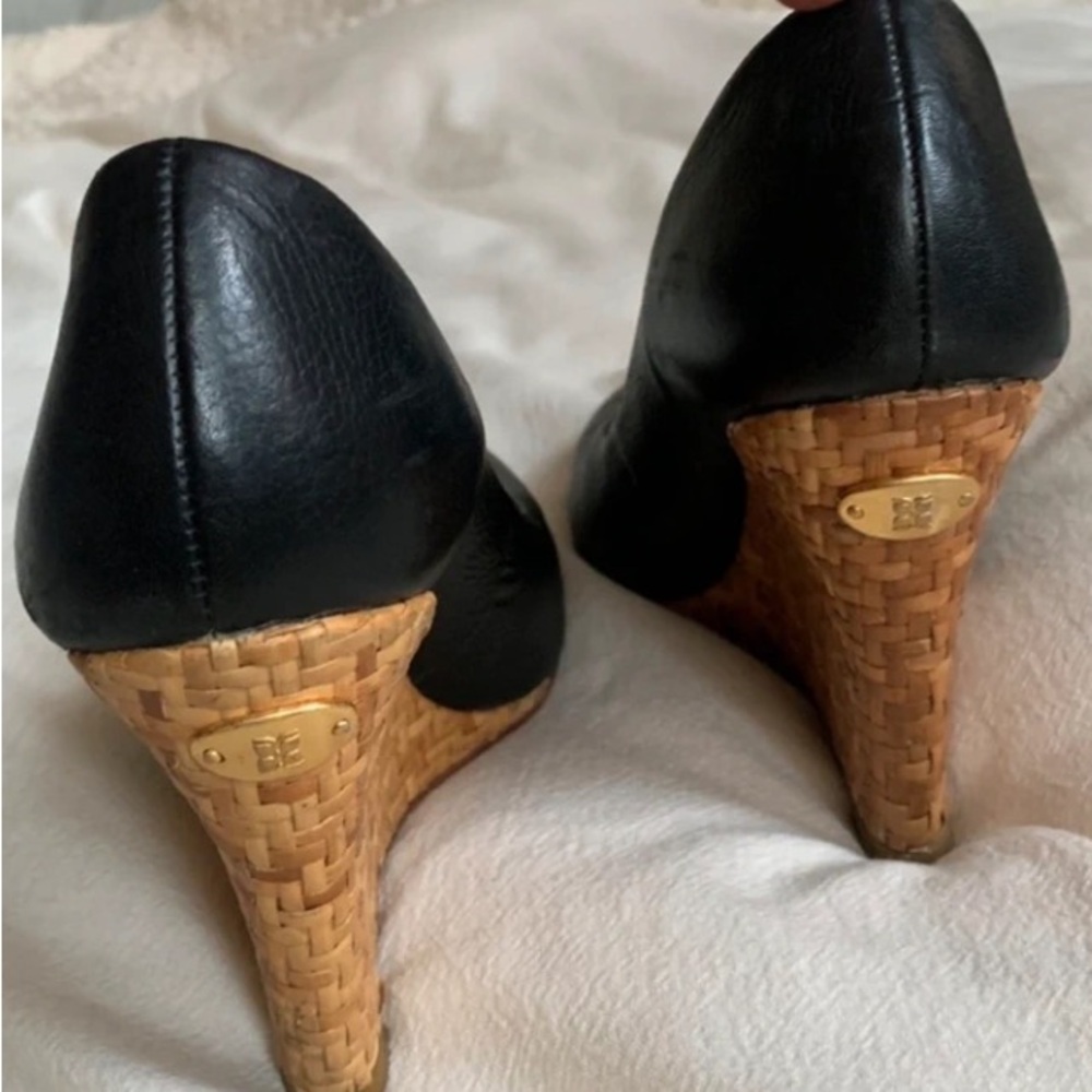 BCBGMaxAzria Elegant Black Heels - Picture 5 of 5